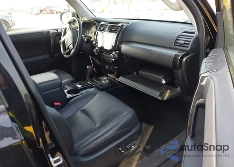 2020 Toyota 4Runner Nightshade Special Edition z USA, uszkodzony, nr VIN JTEBU5JR9L5823844